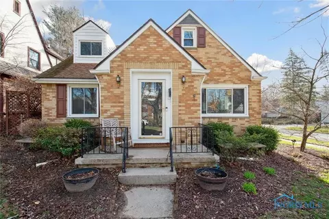 2902 Barrington Dr, Toledo, OH 43606