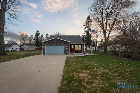 7044 Springfield Dr, Holland, OH 43528