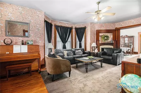 210 Elm St, Wauseon, OH 43567 photo 4