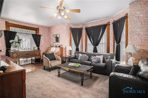 210 Elm St, Wauseon, OH 43567 photo 5