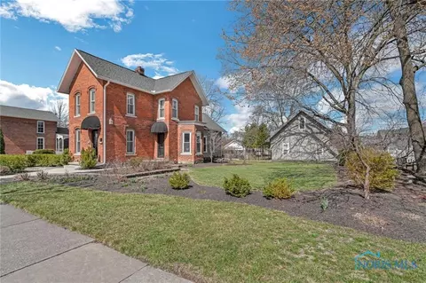 409 E Wayne St, Maumee, OH 43537 photo 4