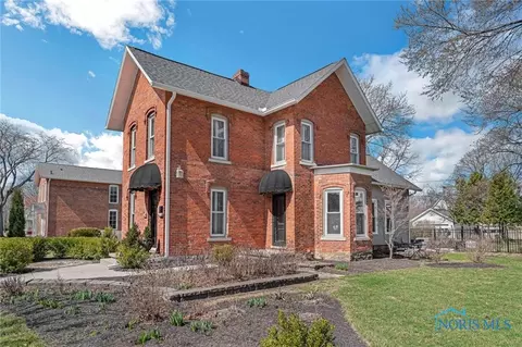 409 E Wayne St, Maumee, OH 43537 photo 2