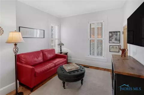 409 E Wayne St, Maumee, OH 43537 photo 9