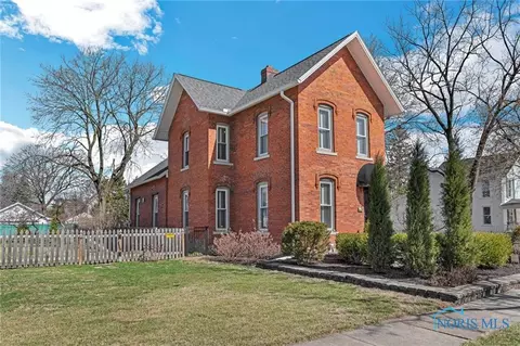 409 E Wayne St, Maumee, OH 43537 photo 3
