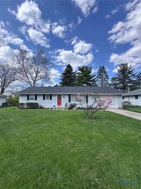 319 Sunrise Dr, Bowling Green, OH 43402