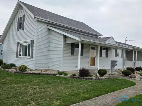 404 W Sugar St, Leipsic, OH 45856 photo 2