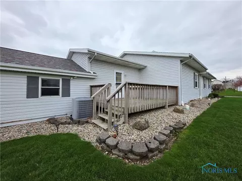 404 W Sugar St, Leipsic, OH 45856 photo 3