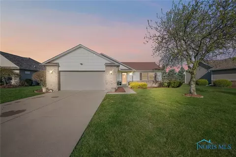 950 Reynolds Cir, Oregon, OH 43616