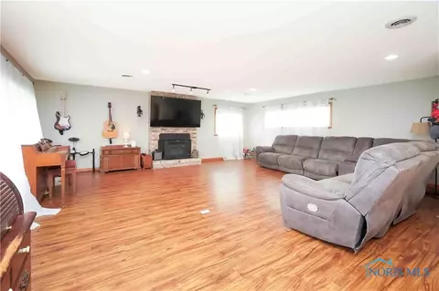 1884 E Main St, Ottawa, OH 45875 photo 17