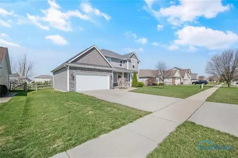 1718 Spring Forest Dr, Oregon, OH 43616 photo 2