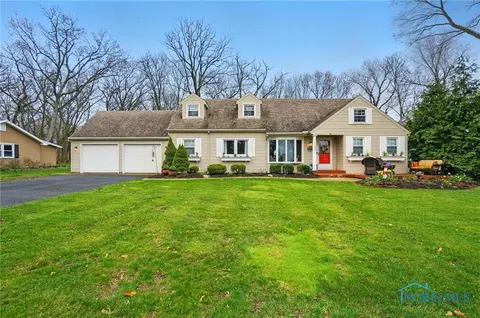 2257 N Carriage Ln, Port Clinton, OH 43452