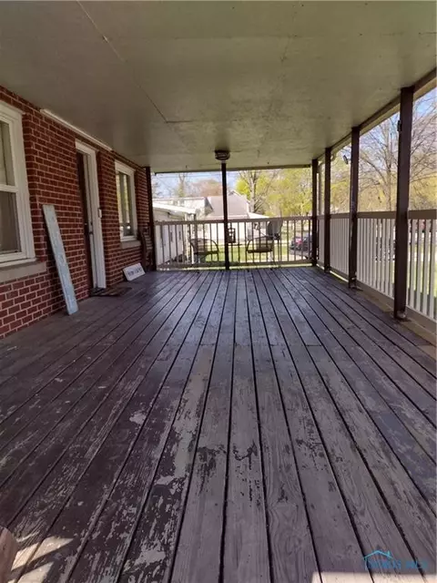 634 Cherry St, Wauseon, OH 43567 photo 3