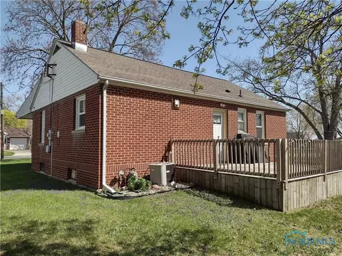 634 Cherry St, Wauseon, OH 43567 photo 9