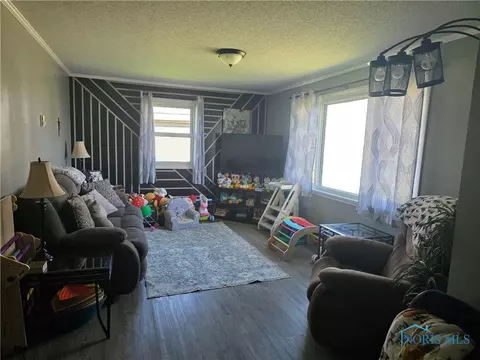 10 W Main St, West Leipsic, OH 45856 photo 3