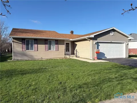895 Champagne Ave, Bowling Green, OH 43402
