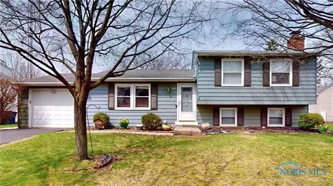 220 Southwood Dr, Perrysburg, OH 43551