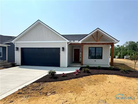 5018 Easton Dr, Oregon, OH 43616