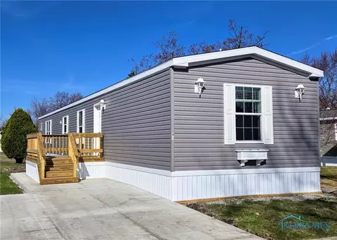 1048 N Main St #41, Bowling Green, OH 43402
