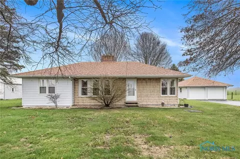 18736 Hilt Rd, Bowling Green, OH 43402