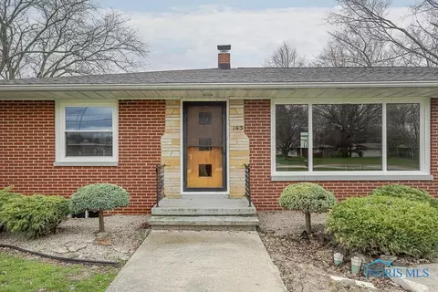 163 E Ottawa St, Oak Harbor, OH 43449