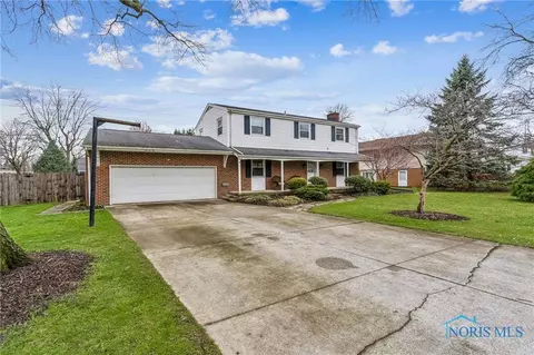 419 Glenview Dr, Fostoria, OH 44830