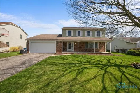 428 Sycamore Ln, Waterville, OH 43566