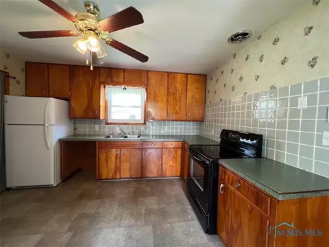 400 W Gage St, Forest, OH 45843 photo 9