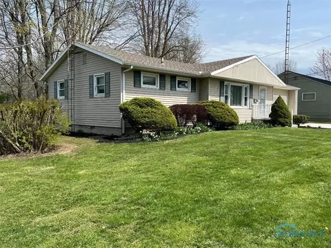 400 W Gage St, Forest, OH 45843 photo 2