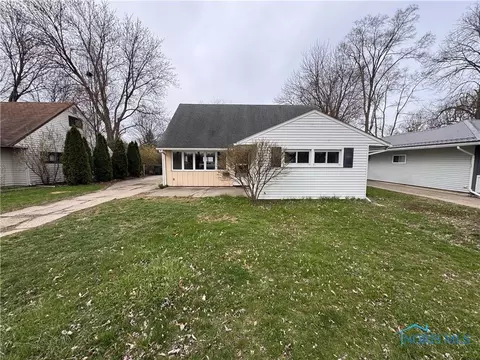 1004 Elm St, Perrysburg, OH 43551