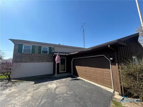 3342 Hazelton Dr, Oregon, OH 43616