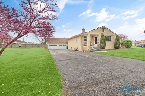 10 Santus Dr, Rossford, OH 43460