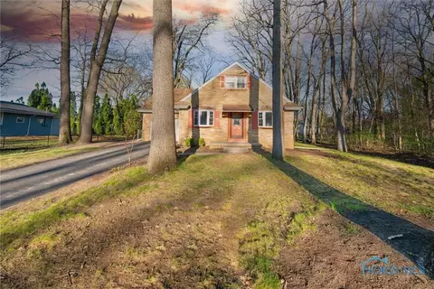 5911 Balfour Rd, Sylvania, OH 43560