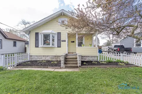2527 Jutland St, Toledo, OH 43613