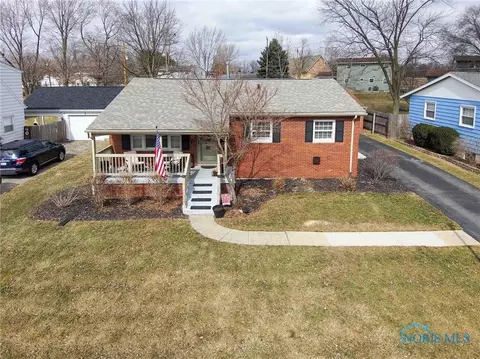 236 Edinborough Dr, Findlay, OH 45840