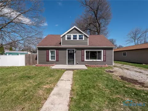 1872 Sugarbush Rd, Oregon, OH 43616