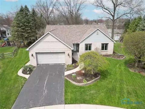 334 Hidden Lake Dr, Holland, OH 43528