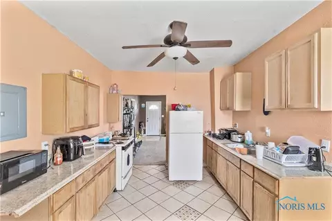 1417 Buckingham St, Toledo, OH 43607 photo 3