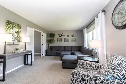 908 Laurel Ln, Findlay, OH 45840