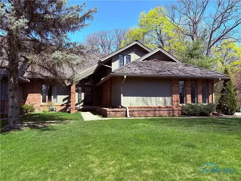 10605 Spring Mill Ln, Perrysburg, OH 43551