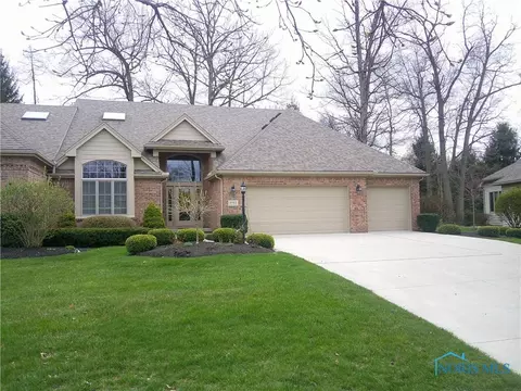 8983 Whispering Pine Curv, Sylvania, OH 43560