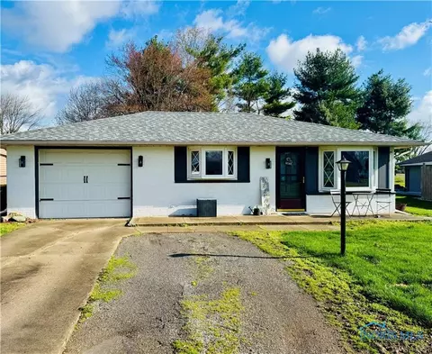 502 Maple Lane Dr, Hicksville, OH 43526