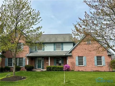 5901 E Cobblestones Ln, Sylvania, OH 43560