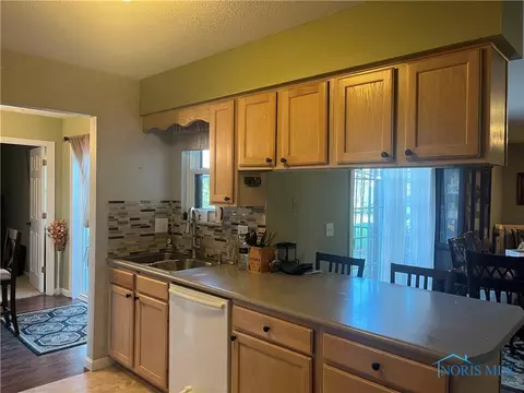 917 Wesley Ave, Bryan, OH 43506 photo 9