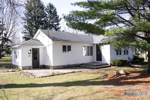 306 Lincoln St, Lyons, OH 43533