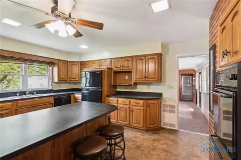 325 Park St, Bryan, OH 43506 photo 17