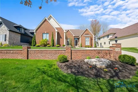 3166 Deep Water Ln, Maumee, OH 43537