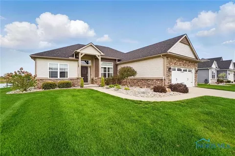 1568 Blackhawk Dr, Waterville, OH 43566