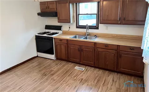 428 S Williams St, Bryan, OH 43506 photo 8