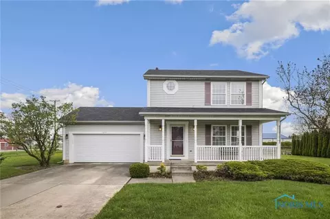 1057 Sparrow Ln, Bowling Green, OH 43402