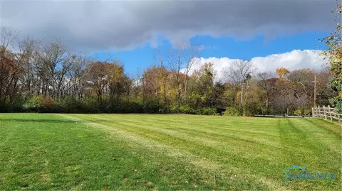 26298 W River Rd, Perrysburg, OH 43551